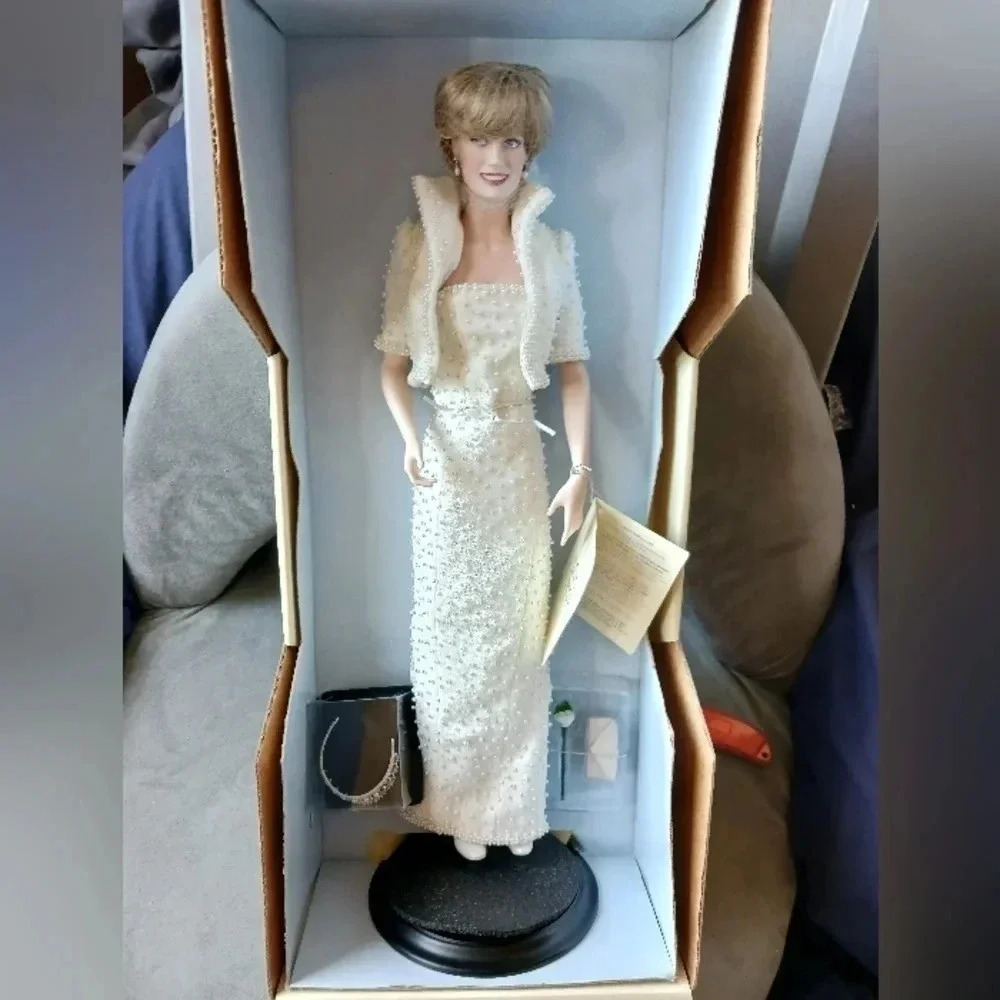 Diana Princess of wales porcelain portrait doll '17"
